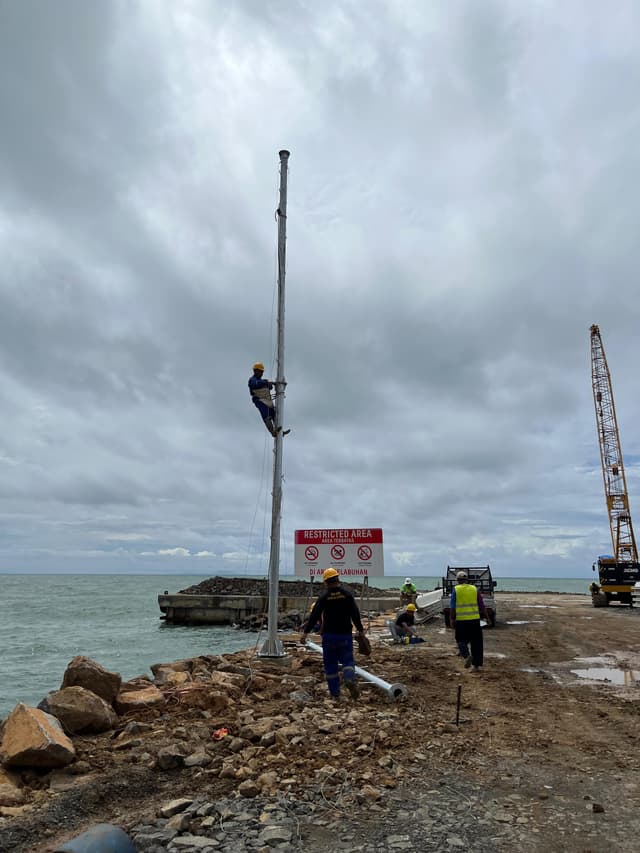 monopol penangkal petir tanjung lesung.jpg